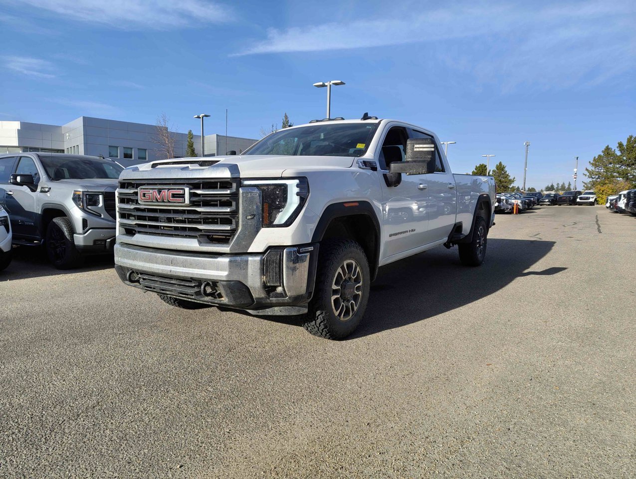 2024 GMC Sierra 3500HD 4WD Crew Cab 172 SLE White Sherwood Park - photo #3
