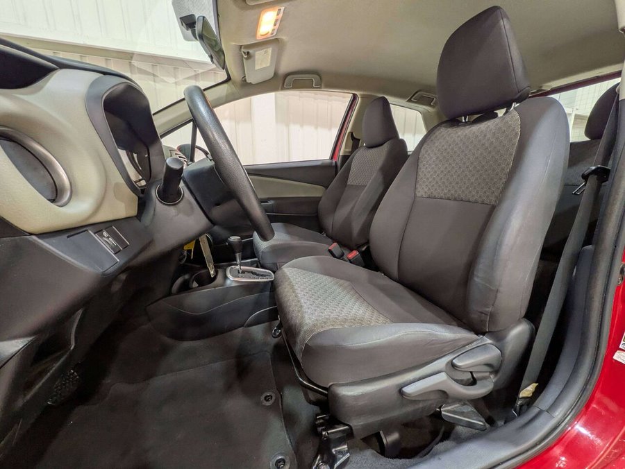 Toyota Yaris 3dr HB Auto CE 2015 Rouge