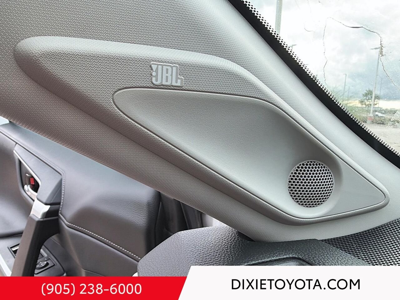 2024 Toyota RAV4 LIMITED AWD / CLEAN CARFAX / HEATED AND VENTILATED SEATS / MOONROOF / ALLOY WHEELS / CARPLAY AND ANDROID AUTO White Mississauga - photo #11