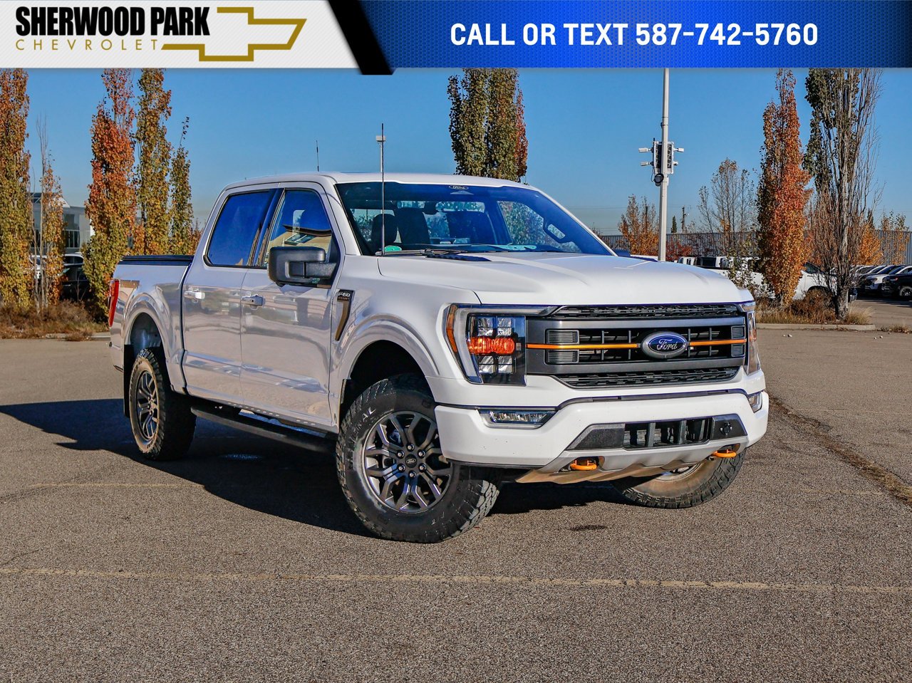 2022 Ford F-150 LARIAT 4WD SuperCrew 5.5' Box White Sherwood Park - photo #0