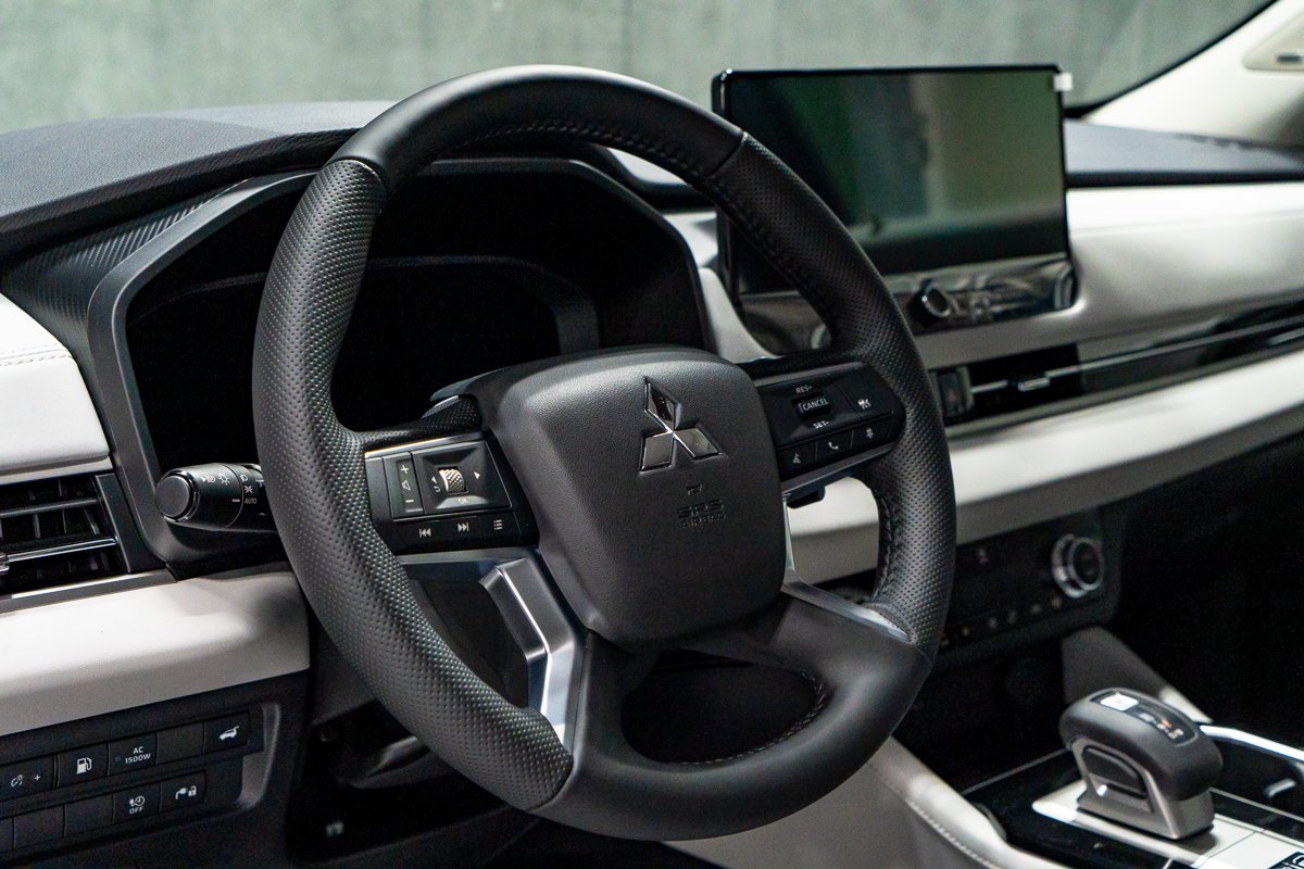 Mitsubishi Outlander PHEV SEL 2026 Fini Gris pierre de lune de qualité supérieure Montréal - photo #8