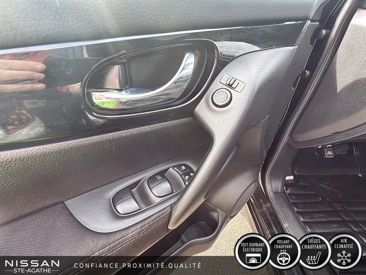 2019 Nissan Qashqai SV TI CVT Black Sainte-Agathe-des-Monts - photo #12