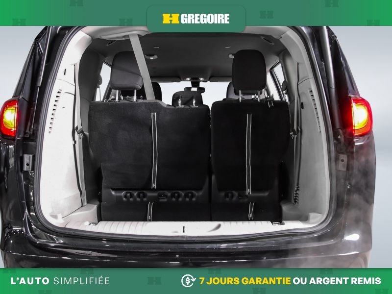 2022 Chrysler Grand Caravan Black Blainville - photo #26