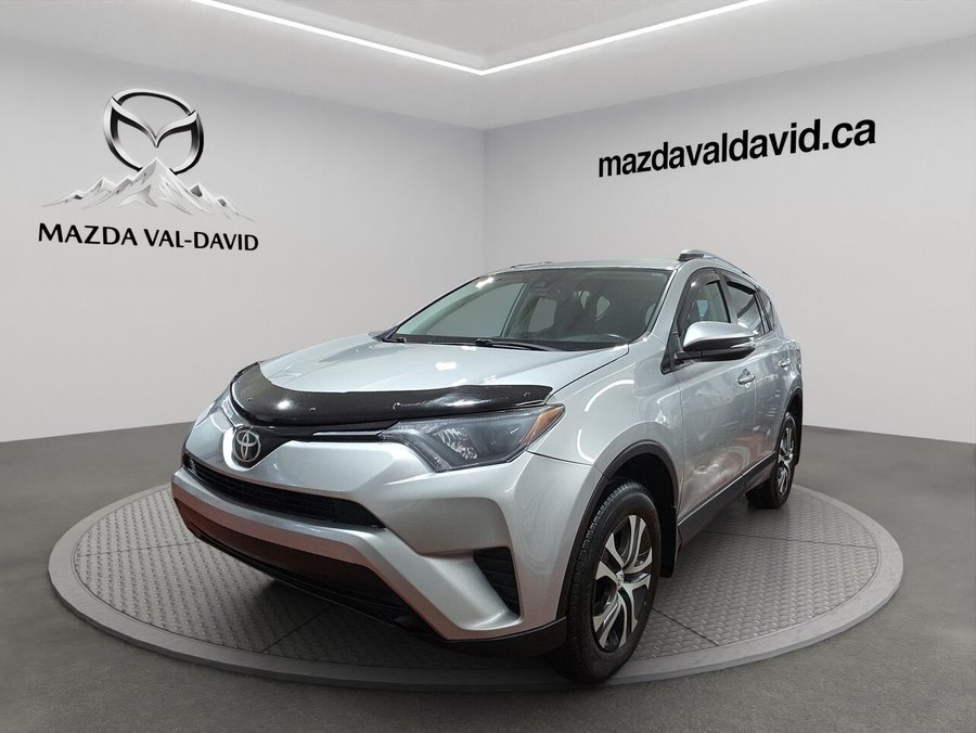 Toyota RAV4 Traction intégrale 4 portes LE, caméra de recul, sièges chauffant, commande audio au volant 2017 Gris