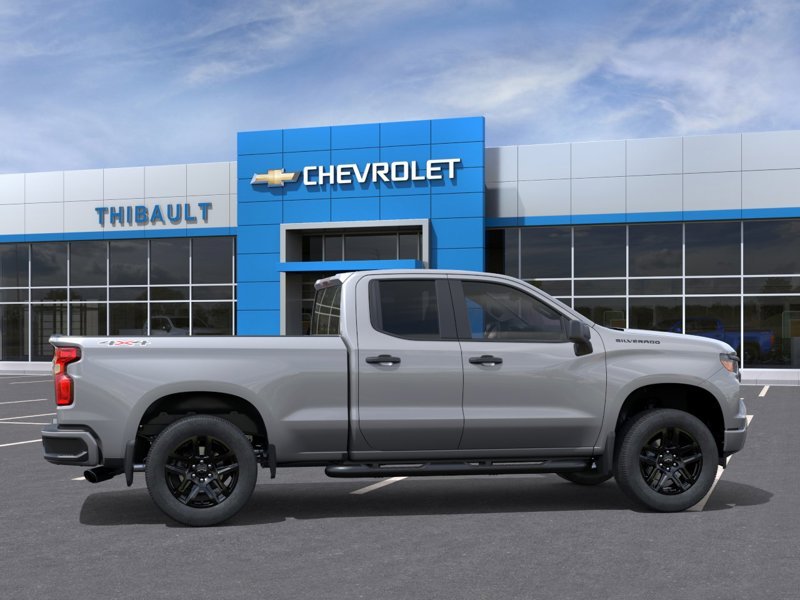 CHEVROLET Silverado 1500 Custom cabine double 4RM 147 po 2026 GRIS STERLING METALLISE
