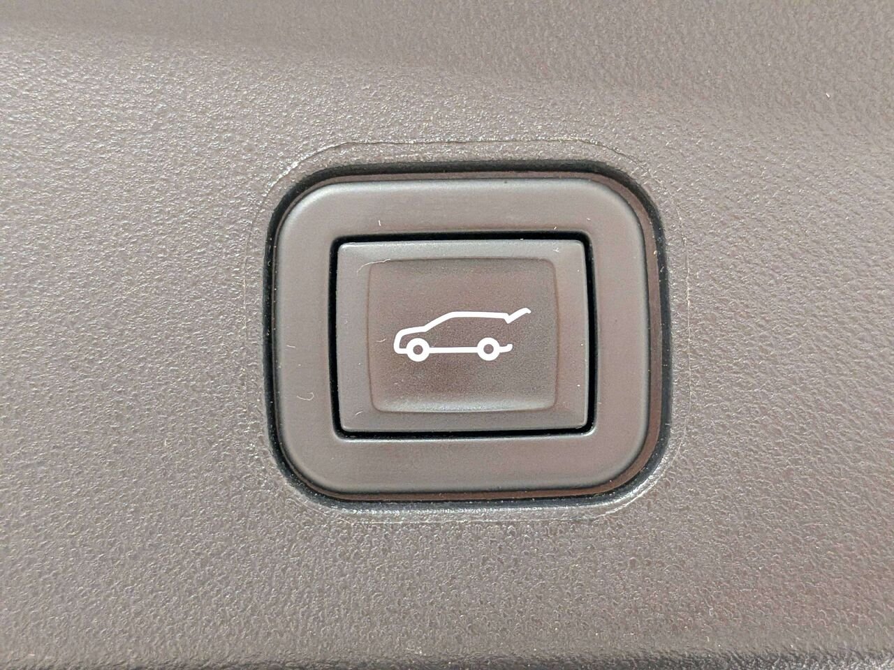 2024 Cadillac LYRIQ 4dr Sport w/1SF Red Val-David - photo #9