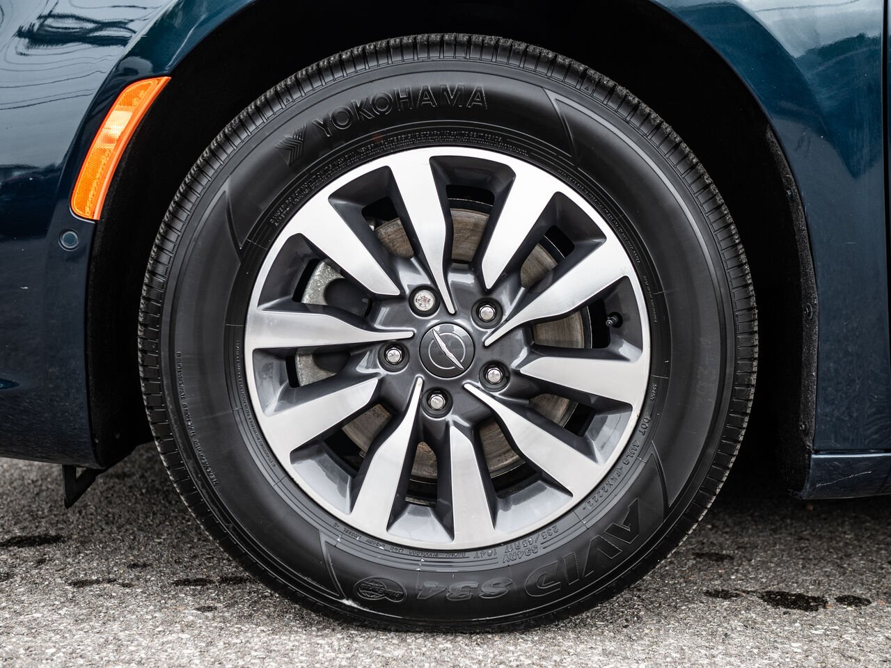 2023 Chrysler Pacifica Hybrid Blue Sainte-Julienne - photo #11