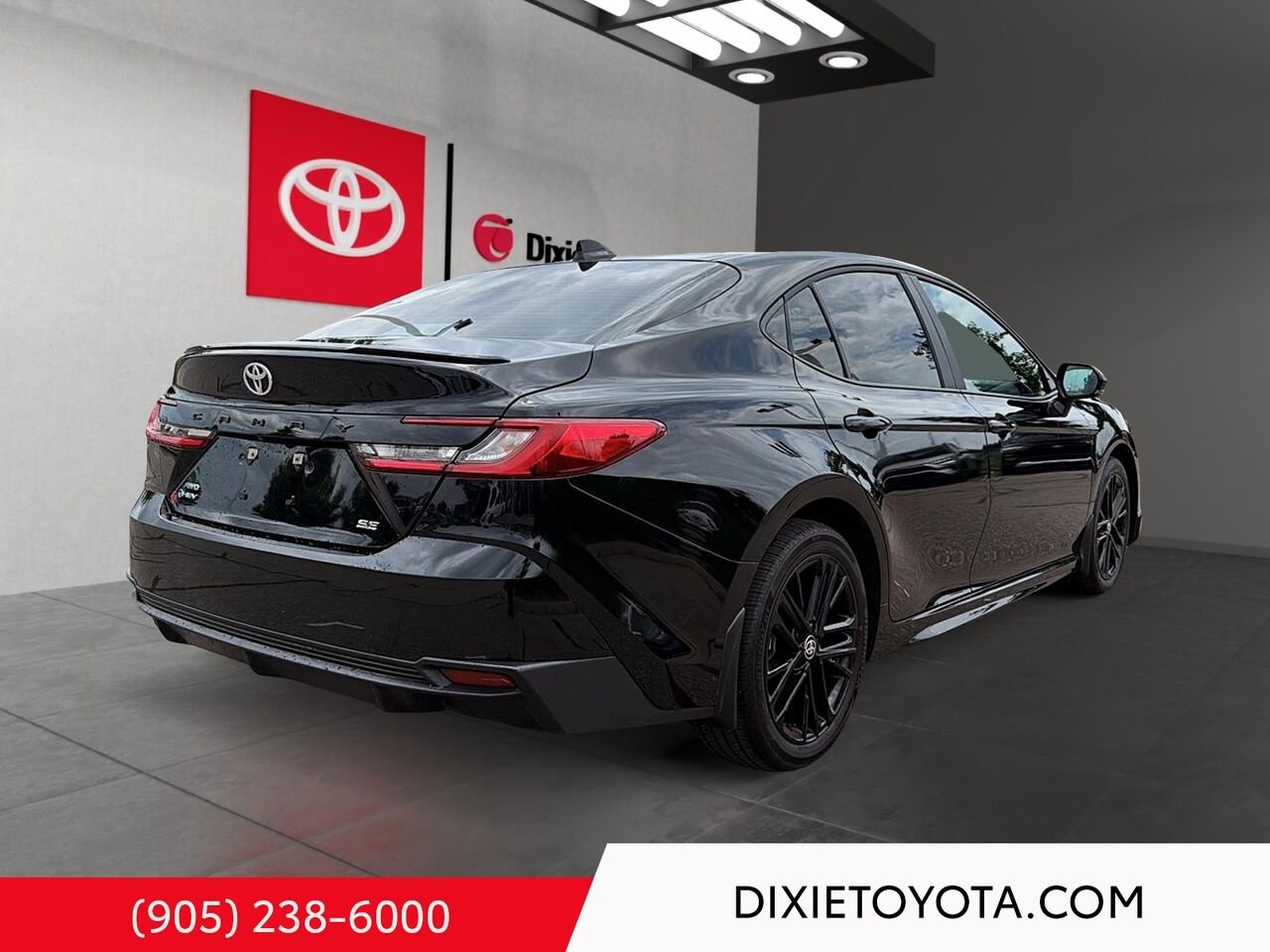 2026 Toyota Camry HYBRID SE UPGRADE AWD / CLEAN CARFAX / ALLOY WHEELS / MOONROOF / CARPLAY AND ANDROID AUTO Black Mississauga - photo #3