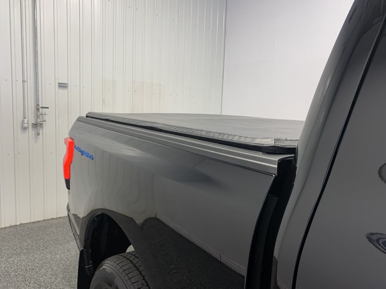 2024 Ford F-150 Lightning LARIAT Black Saint-Eustache - photo #6
