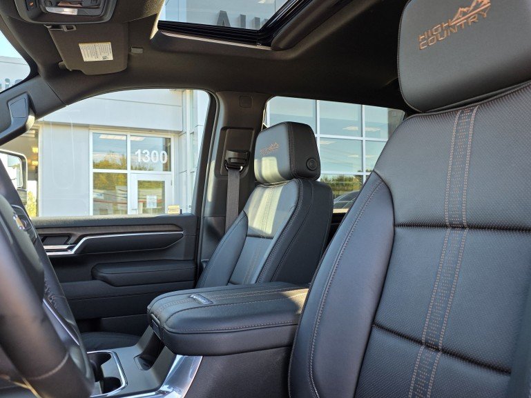 2026 CHEVROLET Silverado 3500HD K3500 SILVERADO CREW CAB HIGH COUNTRY L/BOX DURAMAX DRW (3LZ) Black Mont-Laurier - photo #10