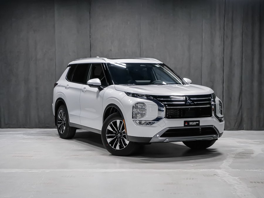 2026 Mitsubishi Outlander LE White Diamond