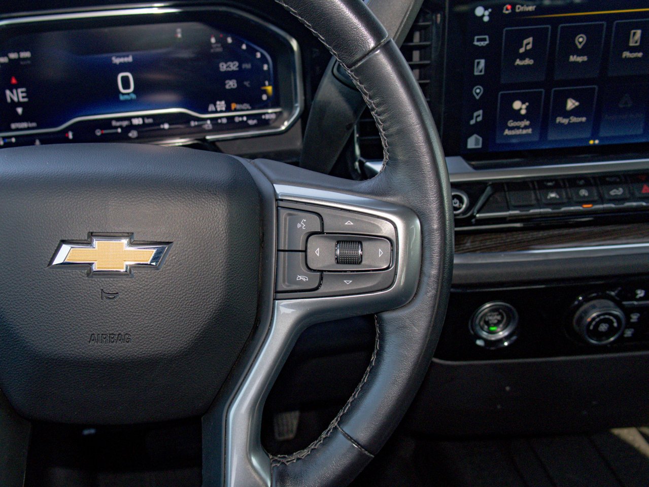 2023 Chevrolet Silverado 1500 4WD Crew Cab 147 LT White Sherwood Park - photo #22