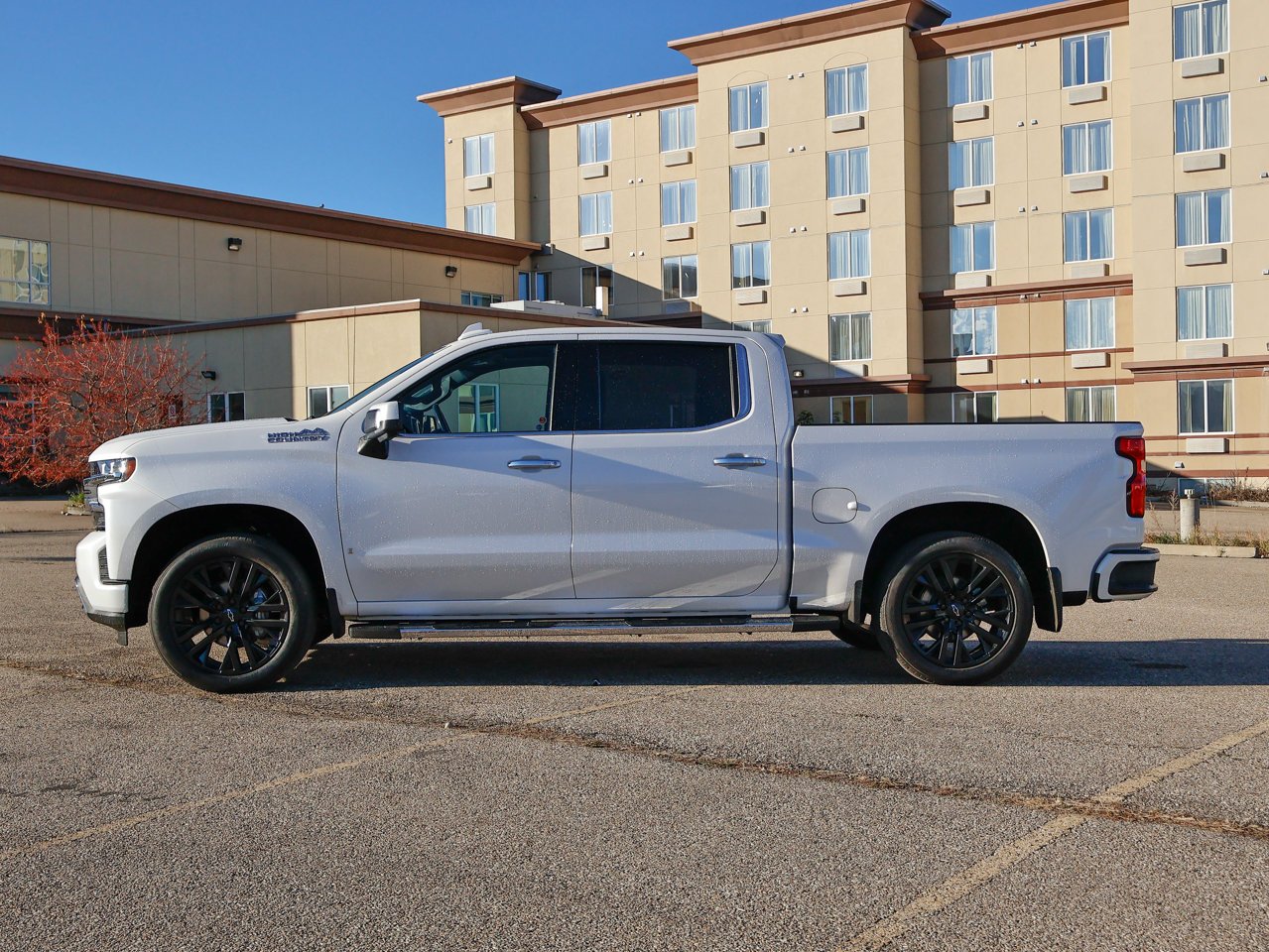 2020 Chevrolet Silverado 1500 4WD Crew Cab 147 High Country White Sherwood Park - photo #9
