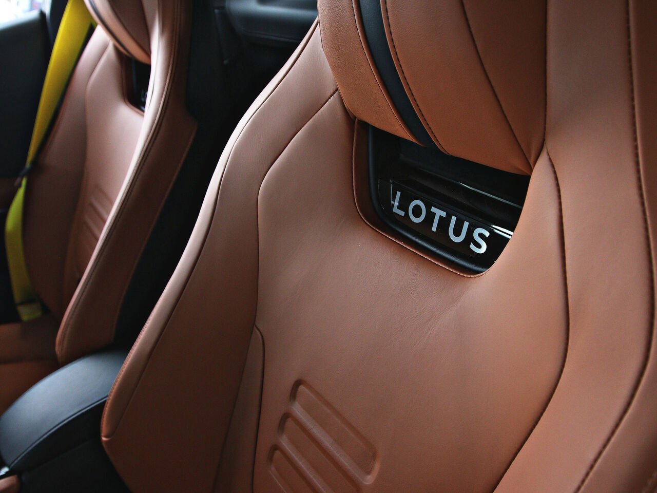 Lotus Emira 2026 Nimbus Gray Québec - photo #16