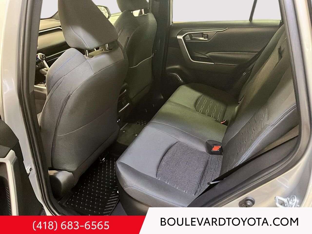 Toyota RAV4 Hybride 100665A-3 | SE, AWD 2023 Argent Québec - photo #20