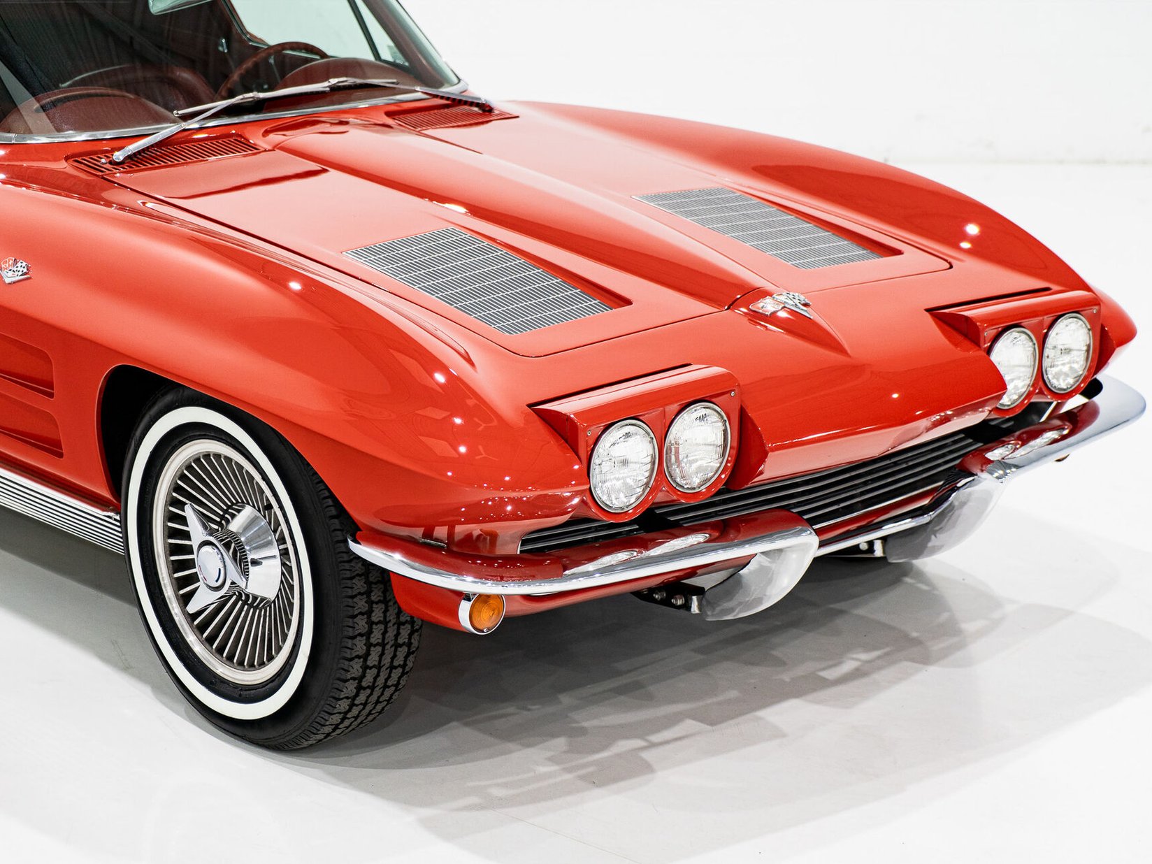 Chevrolet Corvette Split window matching# 327 Factory A/C | PRICE IN USD 1963 Rouge Montréal - photo #33