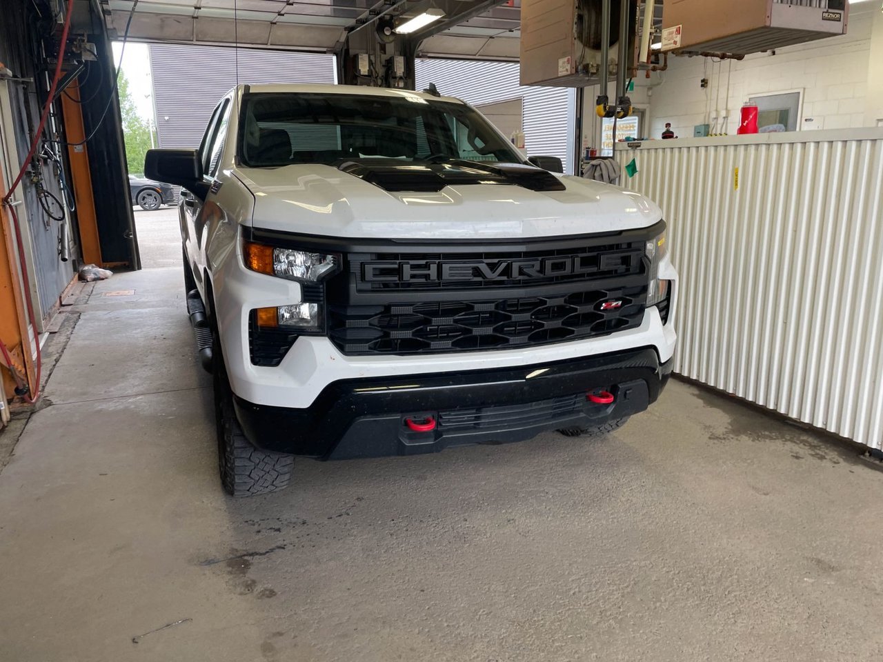 2022 Chevrolet Silverado 1500 CUSTOM TRAIL BOSS CREW 4X4 *BEDLINER* CARPLAY WIFI White Saint-Jérôme - photo #8