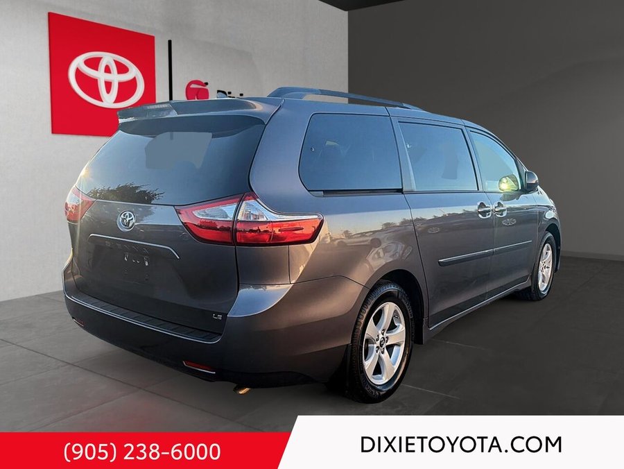 2019 Toyota Sienna LE 8-Passenger FWD Grey
