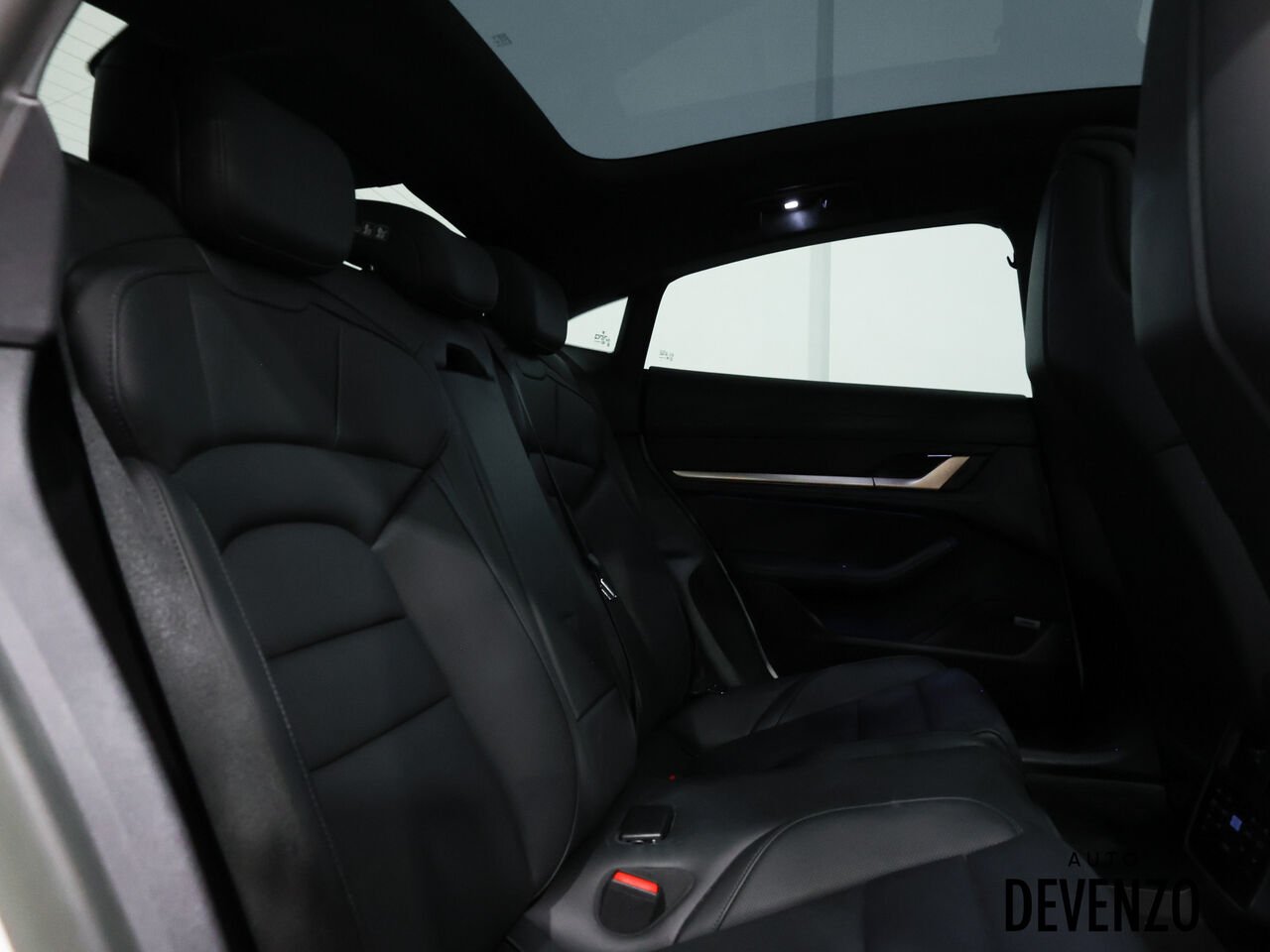 Porsche Taycan 2023 Blanc Saint-Eustache - photo #9