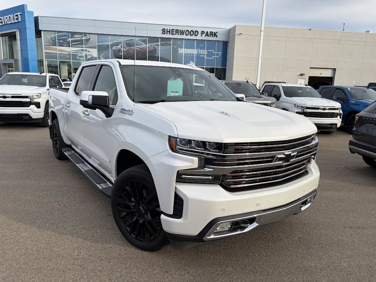 2020 Chevrolet Silverado 1500 4WD Crew Cab 147 High Country White Sherwood Park - photo #1