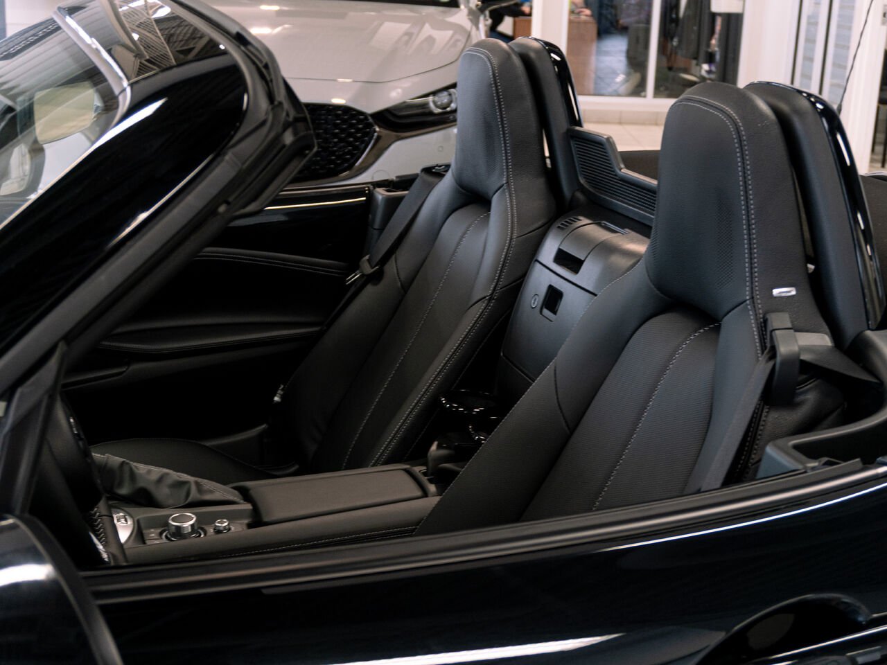 2026 MAZDA MX-5 Jet Black Mica Val-d'Or - photo #3