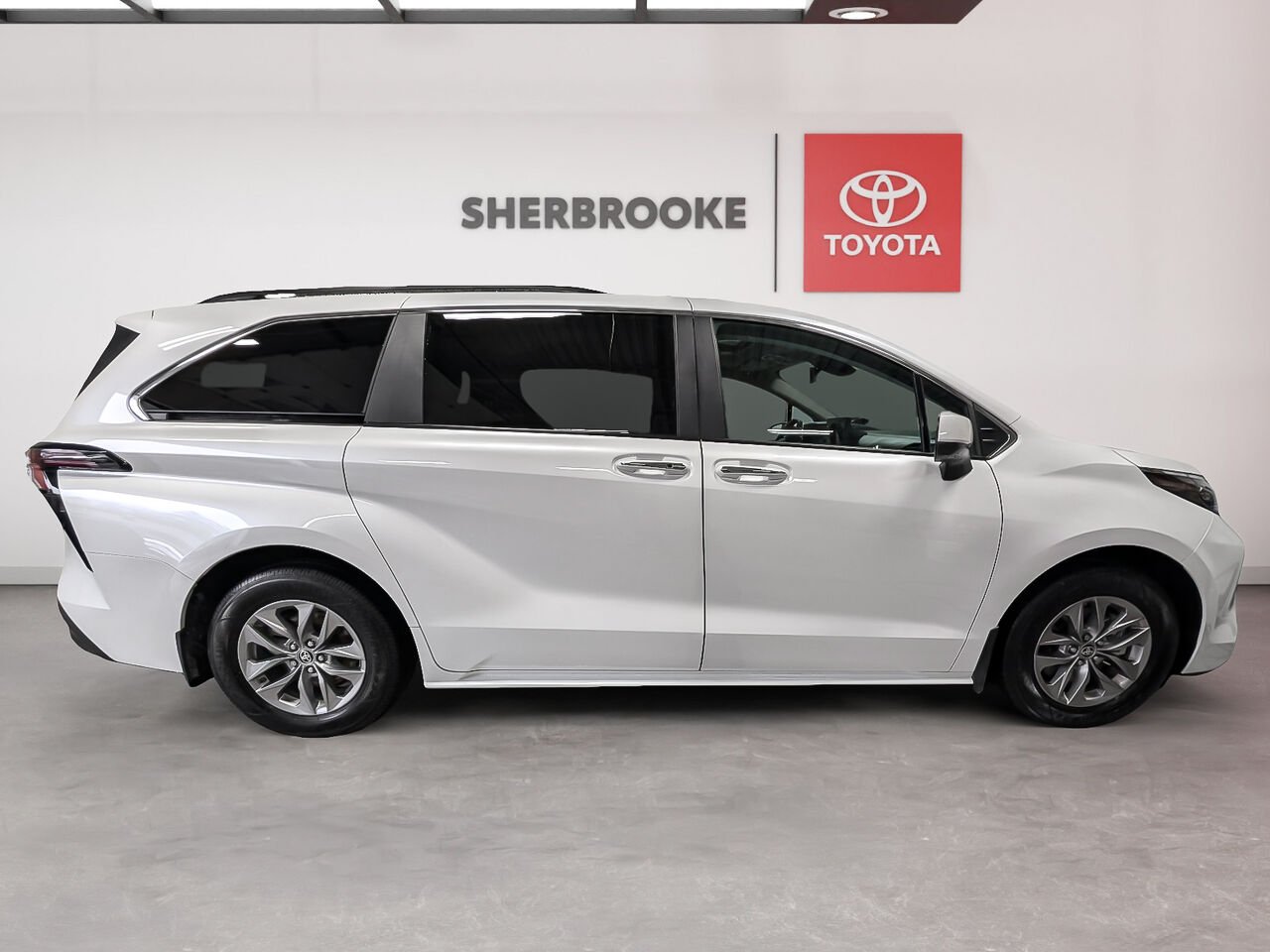 2025 Toyota Sienna 5TDGRKEC9SS252378 White Sherbrooke - photo #4