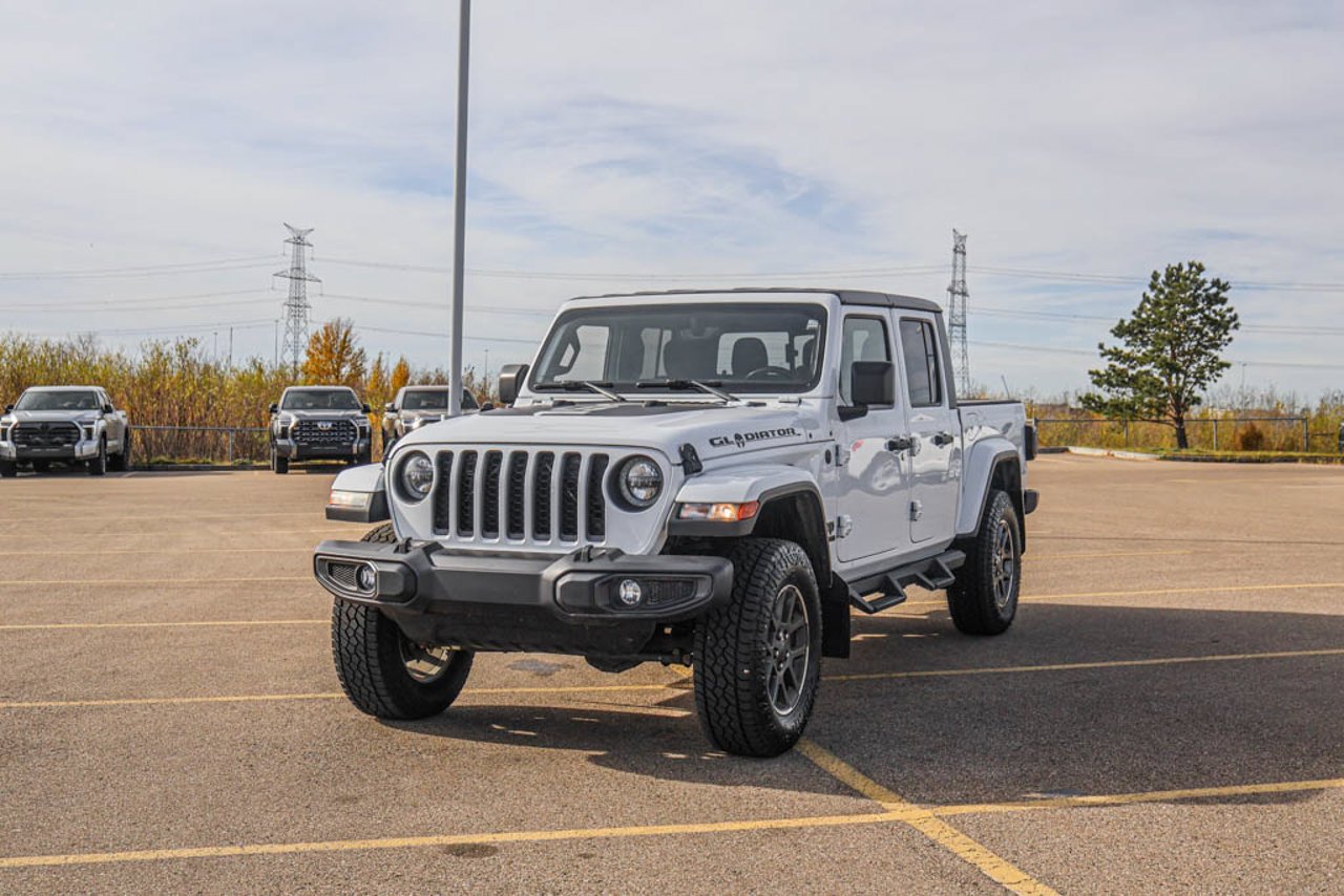 2021 Jeep Gladiator Sport 80th Anniversary 4x4 *Ltd Avail* White Sherwood Park - photo #3