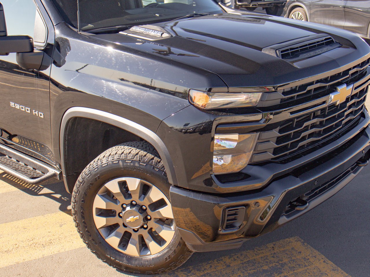 2025 Chevrolet Silverado 2500HD 4WD Crew Cab 159 Custom Black Sherwood Park - photo #15