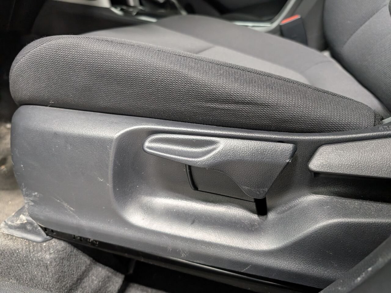 Toyota Corolla Cross LE AWD/SIÈGES CHAUFFANTS/AC BIZONE/VOLANT CHAUFFANT/BLUETOOTH 2025 Argent sonique métallisé Sherbrooke - photo #10