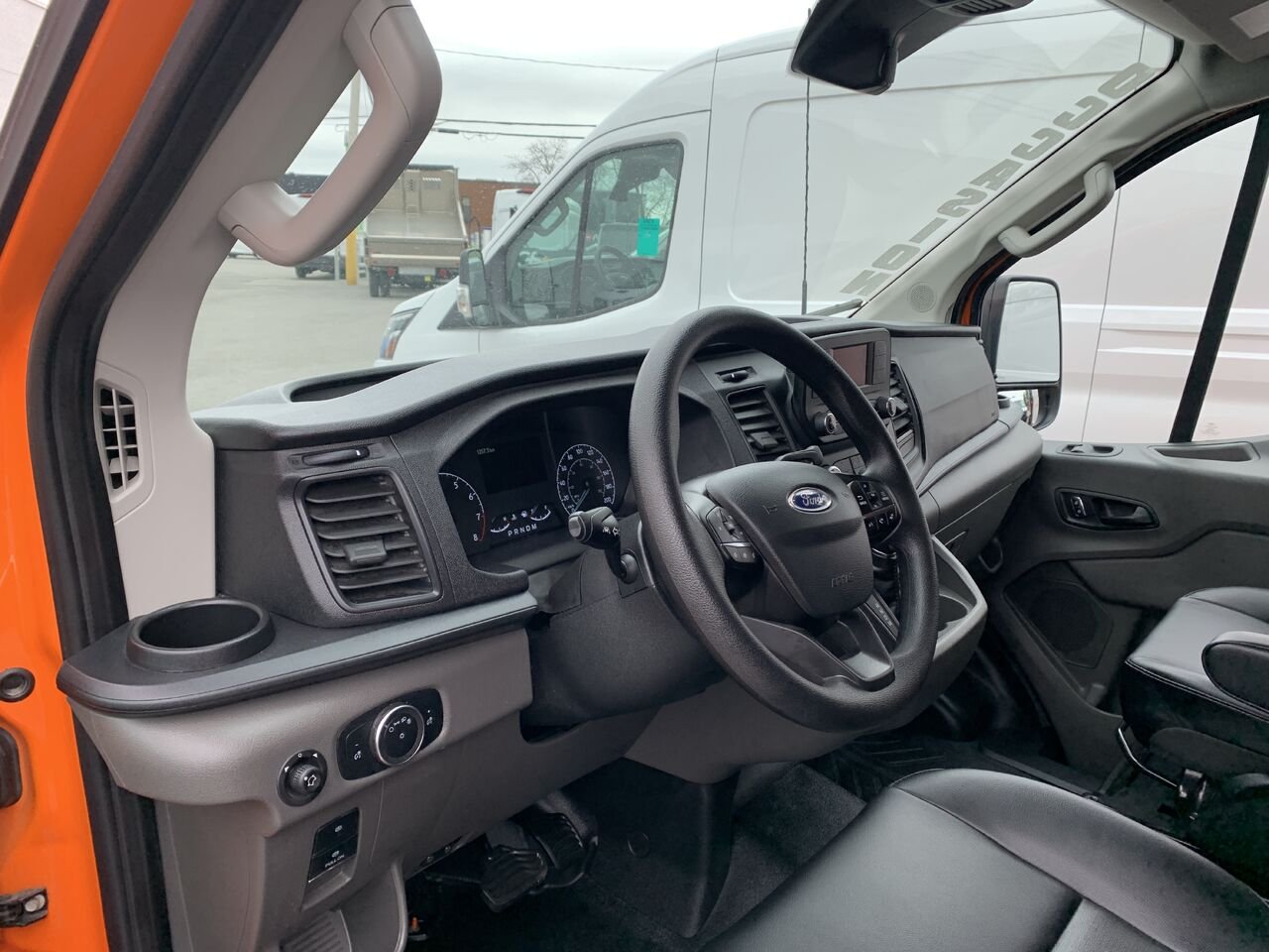 Ford Transit fourgon utilitaire T150, CARGO, 148 WB, TOIT BAS 2025 Orange Châteauguay - photo #24