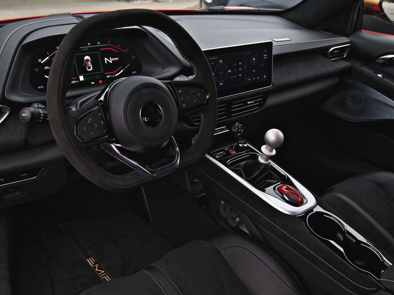 2027 Lotus Emira Red Québec - photo #12