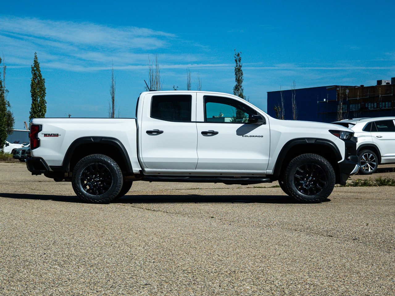 2024 Chevrolet Colorado 4WD Crew Cab Trail Boss White Sherwood Park - photo #14