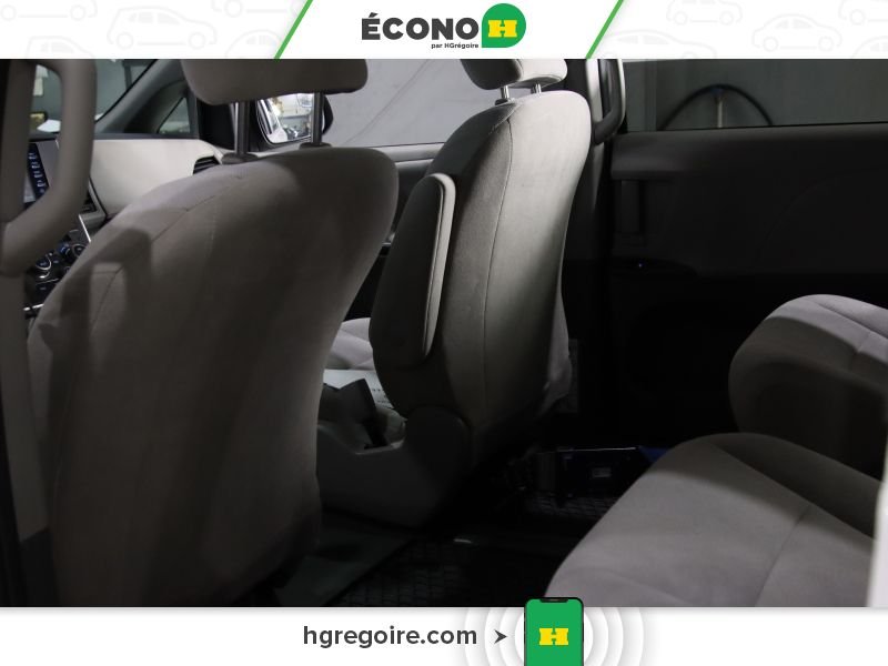 2020 Toyota Sienna White Blainville - photo #17
