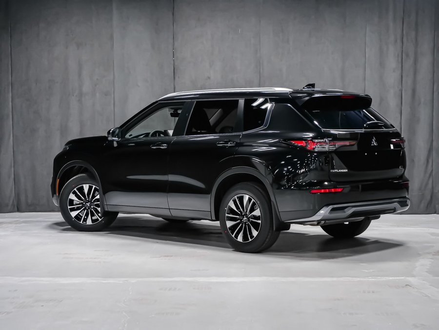 2026 Mitsubishi Outlander LE Black Diamond