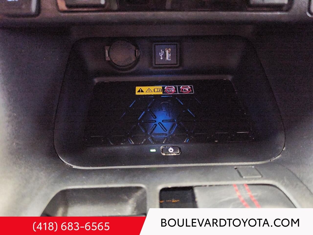 2023 Toyota RAV4 Prime 100244A-73 | XSE, AWD White Québec - photo #16