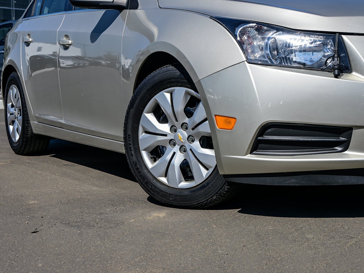 2014 Chevrolet Cruze 4dr Sdn 1LT Beige Sherwood Park - photo #5