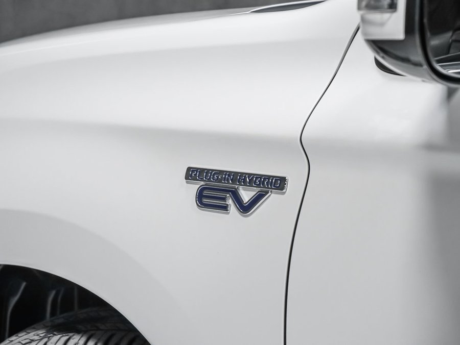 2021 Mitsubishi Outlander Plug-In Hybrid Red