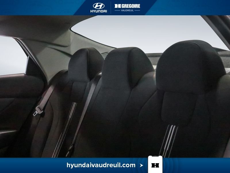 Hyundai Elantra 2025 Blanc Laval - photo #19