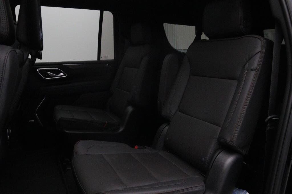 Chevrolet Suburban NIV 1GNSKGKT4PR480429 2023 Noir Chicoutimi - photo #17