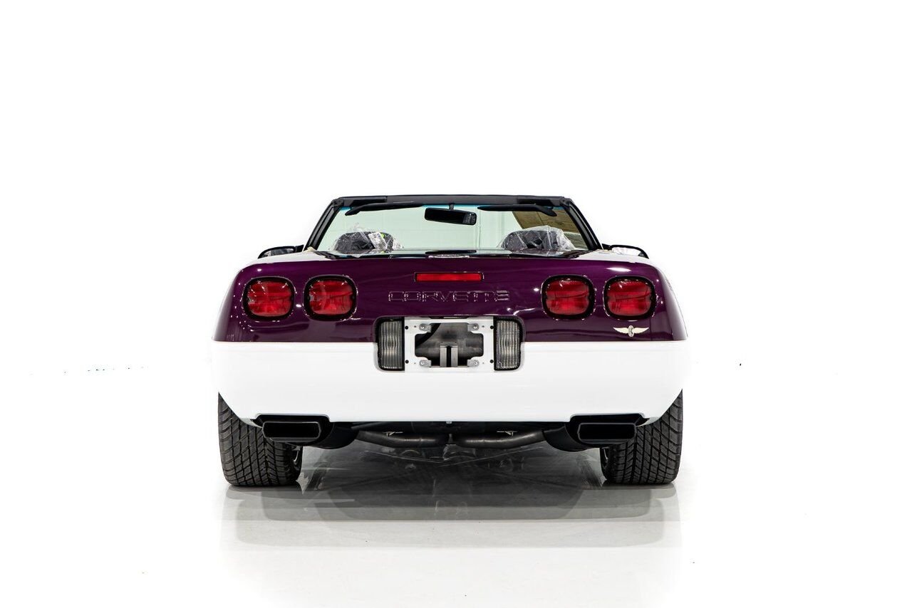 1995 Chevrolet Corvette *PRIX EN USD* RPO Z4Z PACE CAR PRESENTED IN DELIVERY PACKAGING WITH ONLY 192MILES (307KM) FROM NEW White Montreal - photo #5