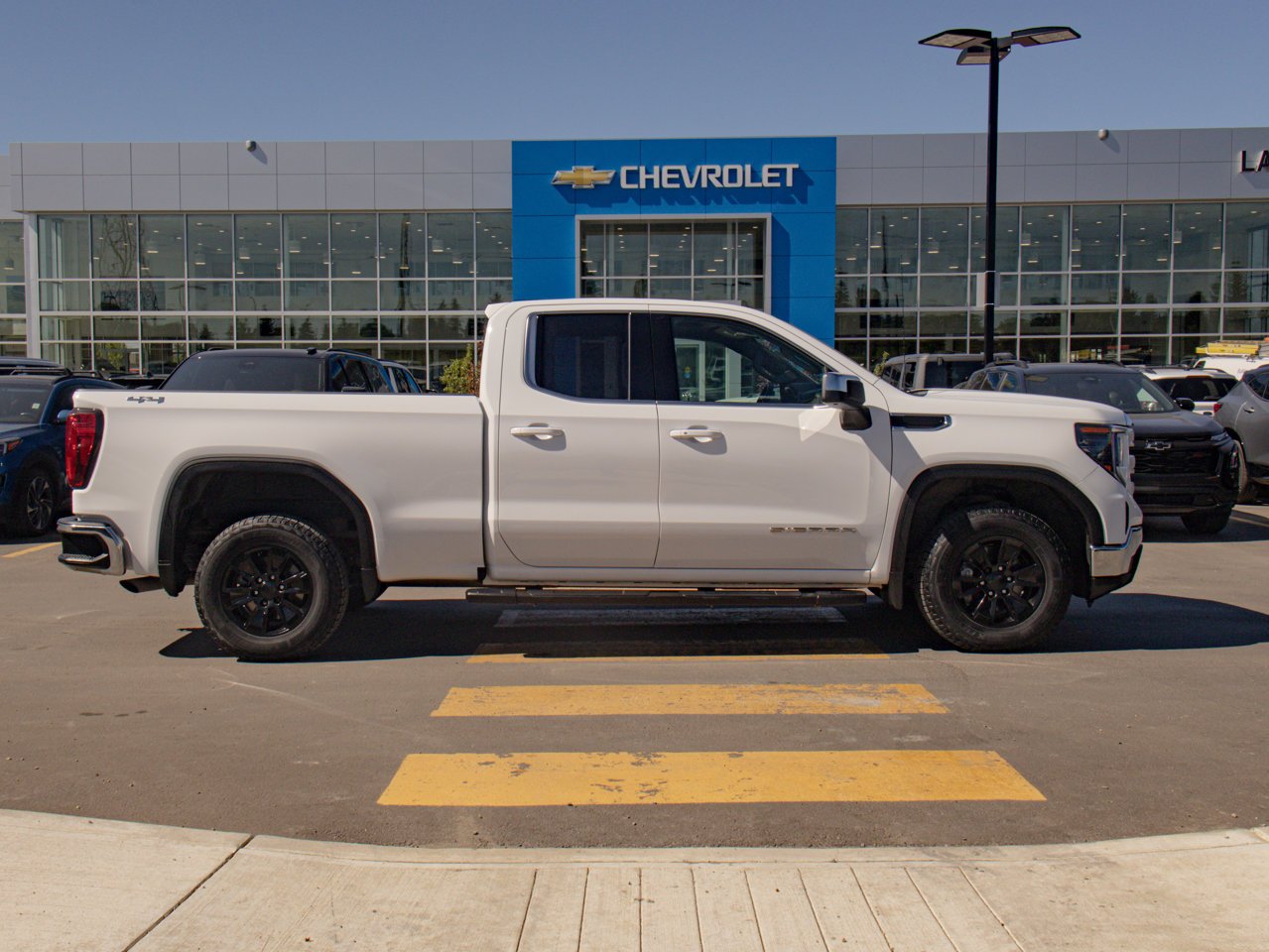 2023 GMC Sierra 1500 4WD Double Cab 147 SLE White Sherwood Park - photo #11