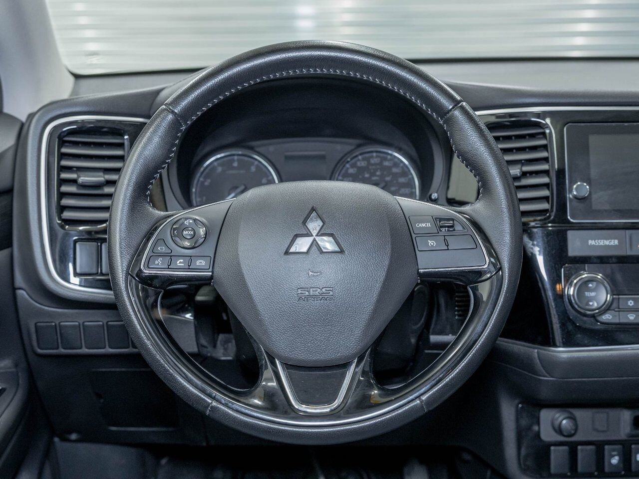 Mitsubishi Outlander ES AWD *TOIT* CUIR 7 PLACES SIÈGES CHAUFF CAM 360 2018 Blanc Saint-Jérôme - photo #13