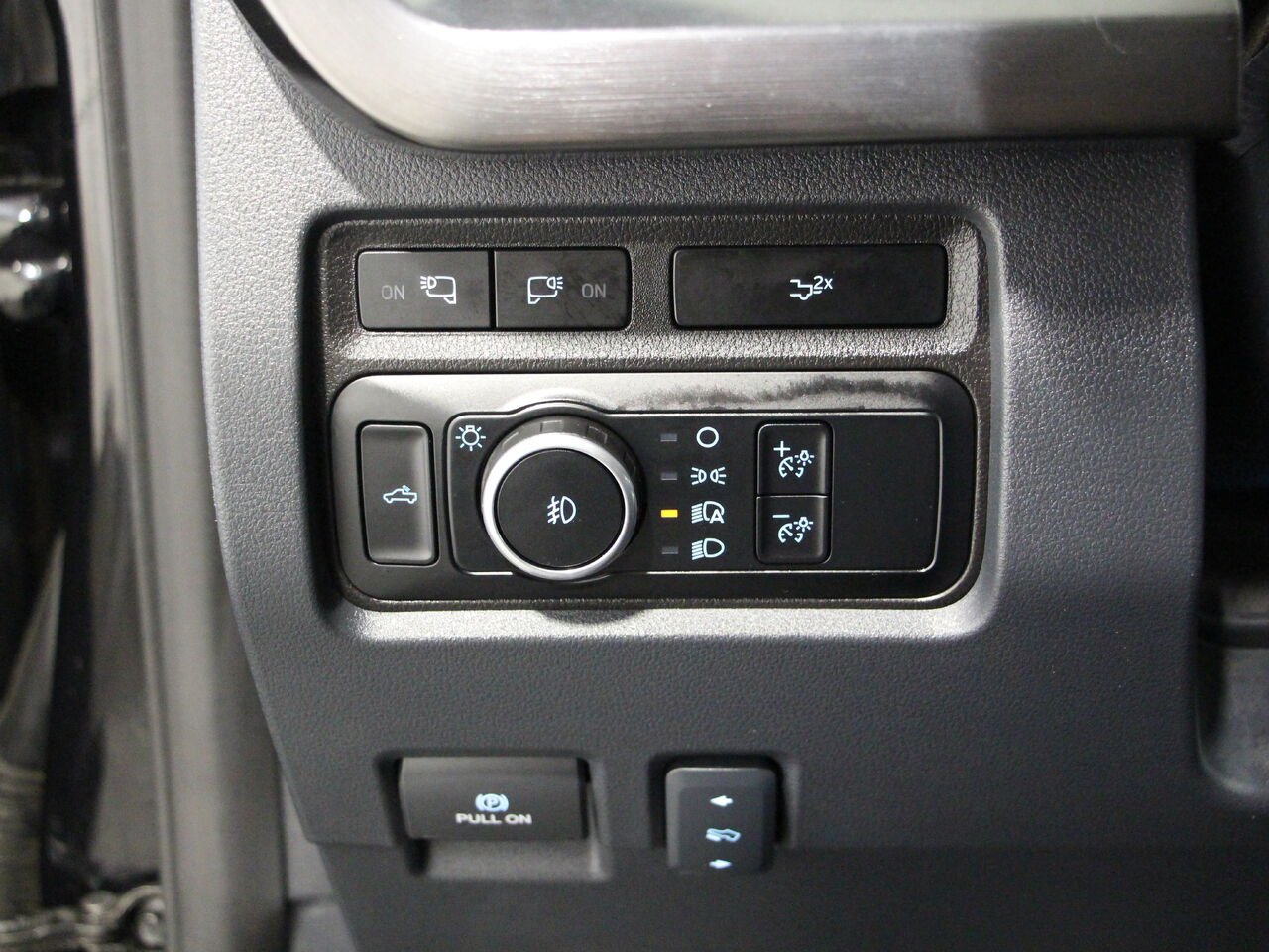 2024 Ford Super Duty F-250 SRW LARIAT Black Saint-Eustache - photo #18