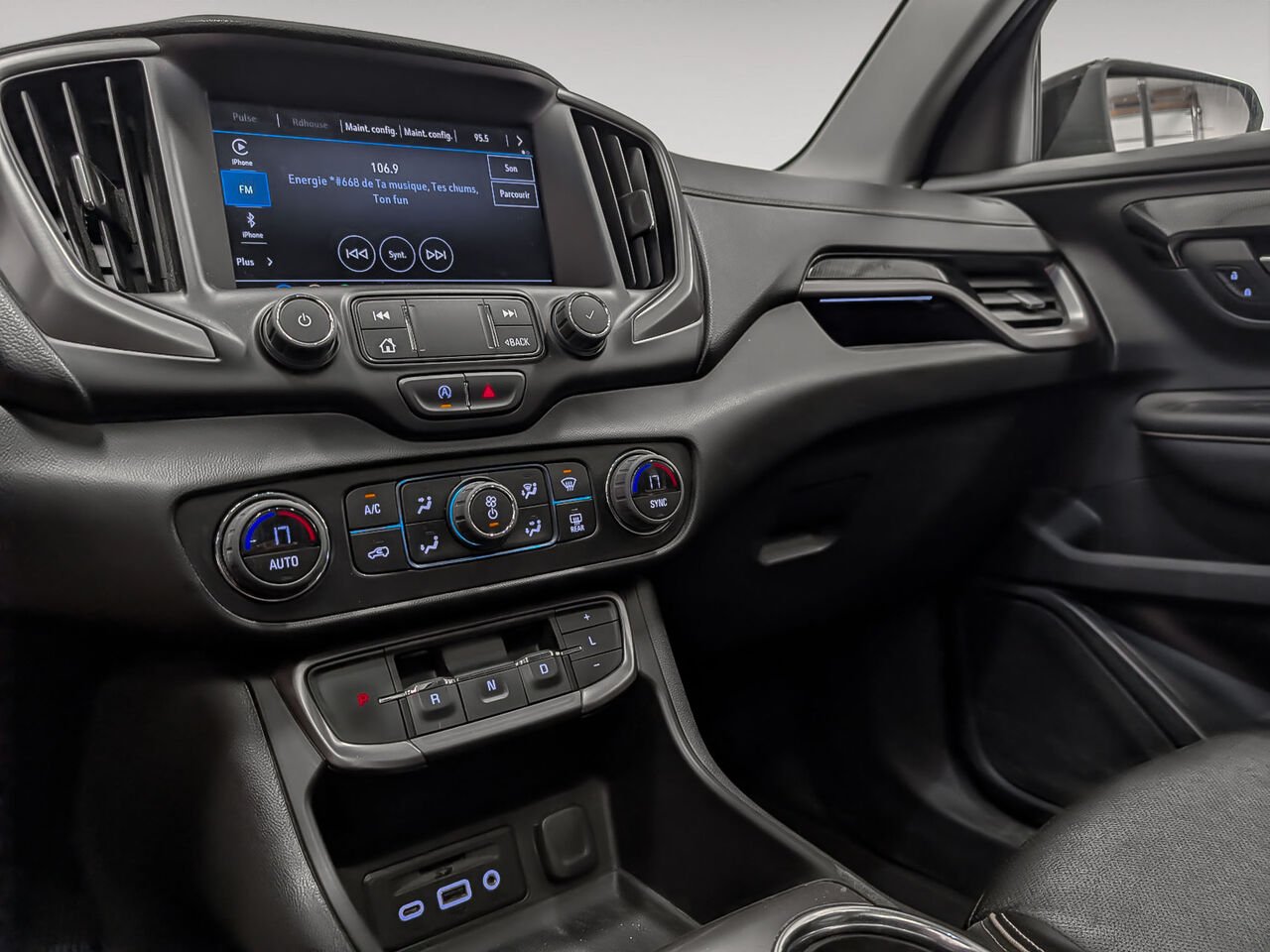 2022 GMC Terrain AT4 AWD Toit Panoramique Black Sherbrooke - photo #8