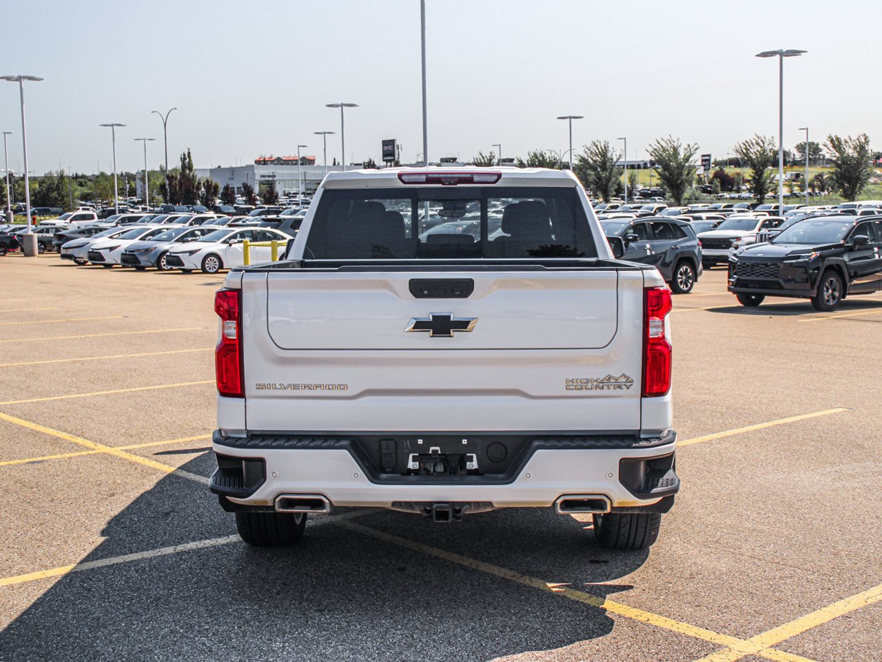 2023 Chevrolet Silverado 1500 4WD Crew Cab 147 High Country White Sherwood Park - photo #6