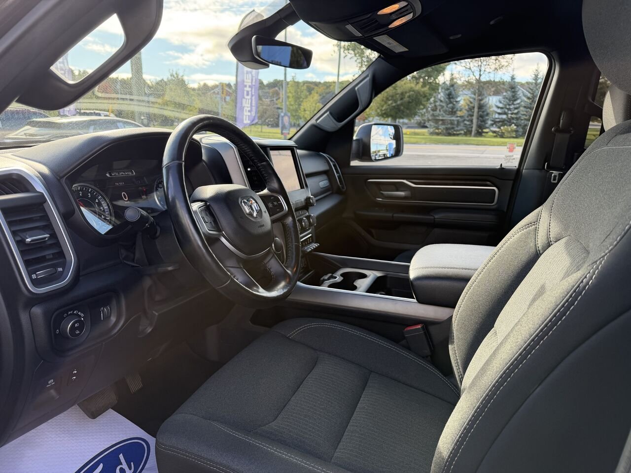 2020 RAM 1500 BIG HORN Black Montmagny - photo #6