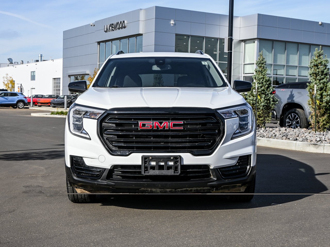 2024 GMC Terrain AWD 4dr SLE White Sherwood Park - photo #2