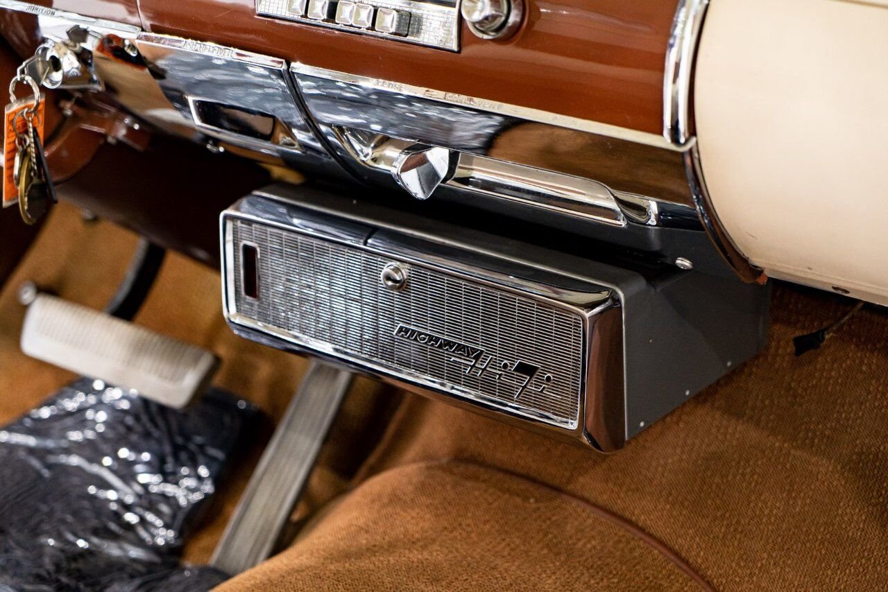 Chrysler New Yorker PRICE IN USD Fantastic driver with extensive documentation | PRICE IN USD 1956 Beige Montréal - photo #8