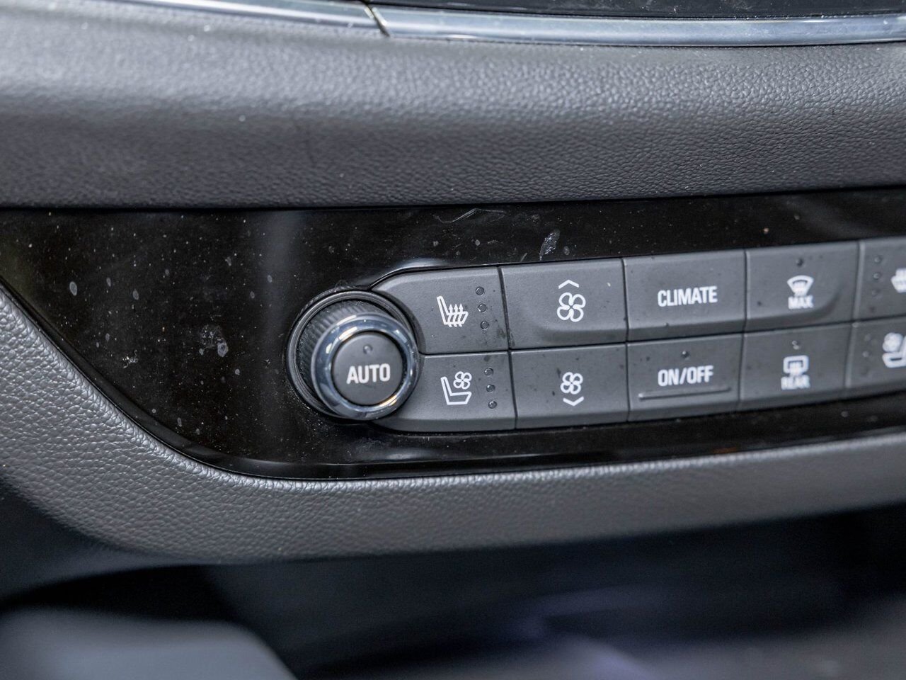 Buick Enclave PREMIUM AWD *NAV* SIÈGES MASSAGE CUIR BOSE HUD 2024 Noir Saint-Jérôme - photo #16