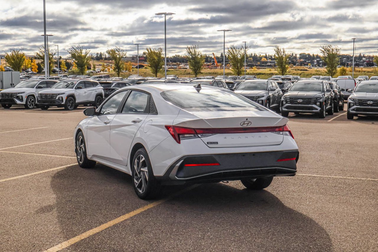 2025 Hyundai Elantra Preferred IVT w/Tech Pkg White Sherwood Park - photo #5